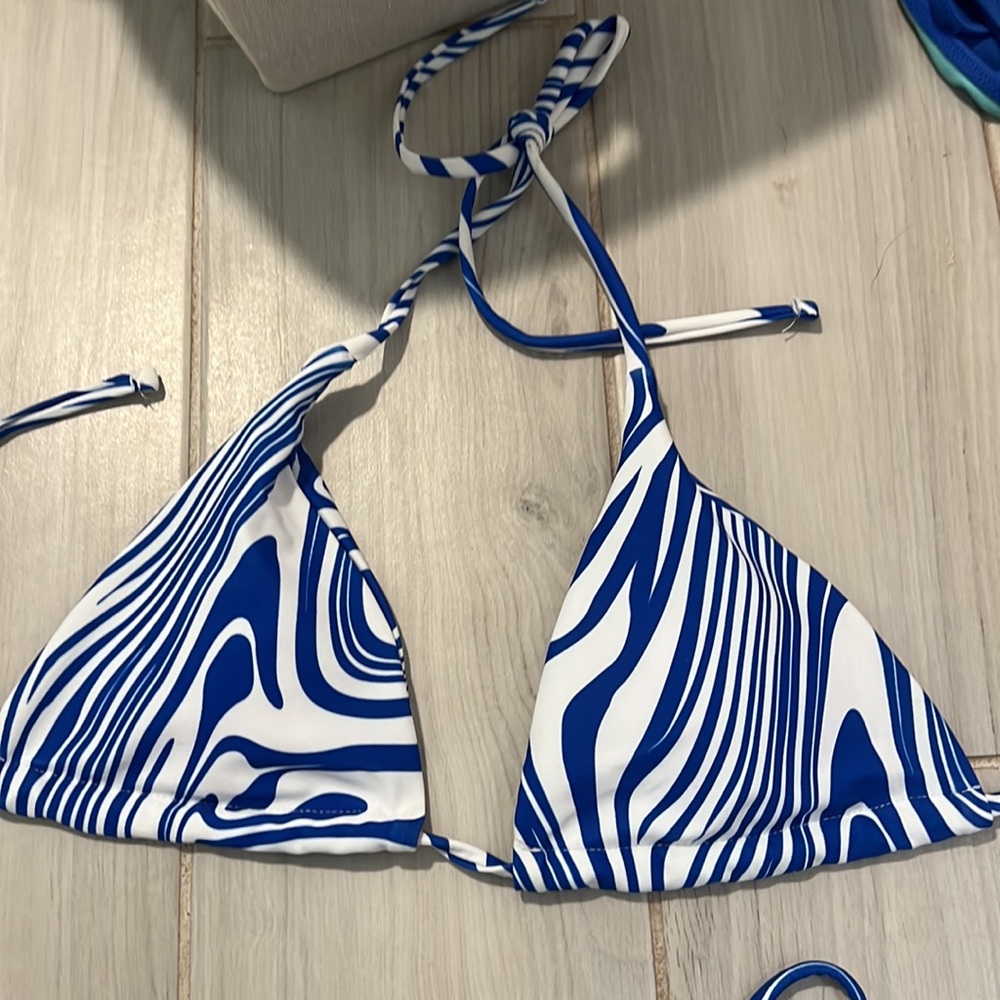Bathing suit - Picture 3 of 3